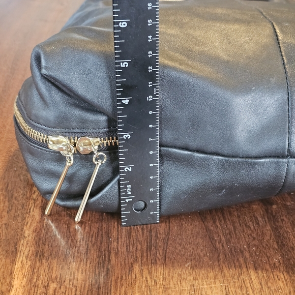 Pour la Victoire Large Hobo Nouveau Shoulder Bag Black With Zippers Inside Navy - Picture 12 of 16